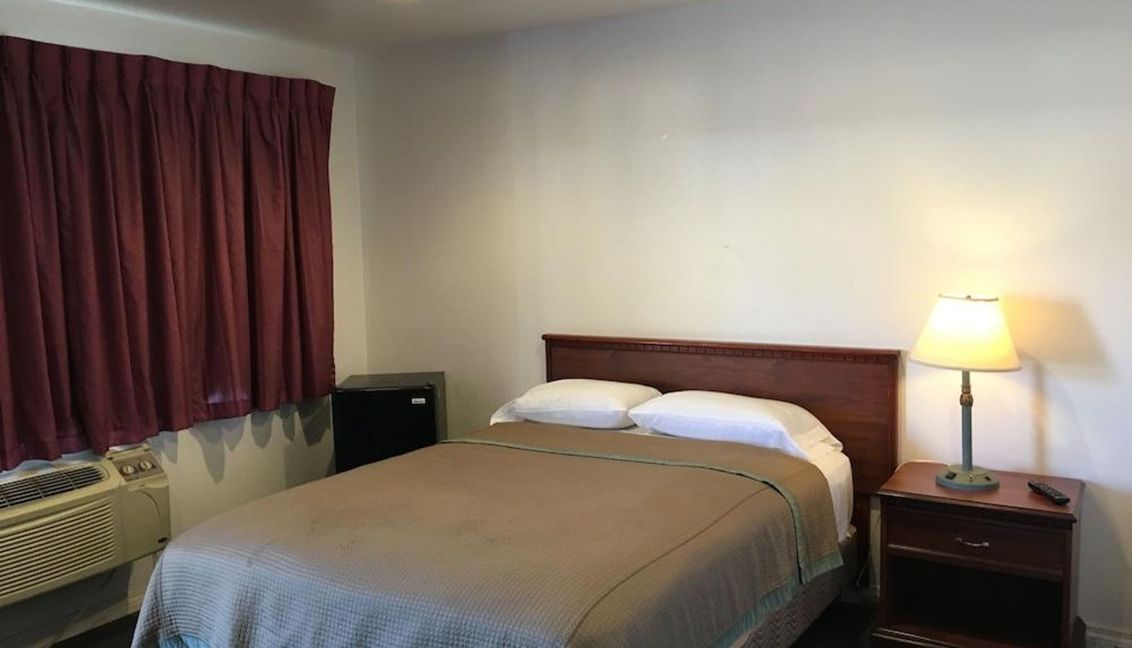 Standard room - Capri Inn