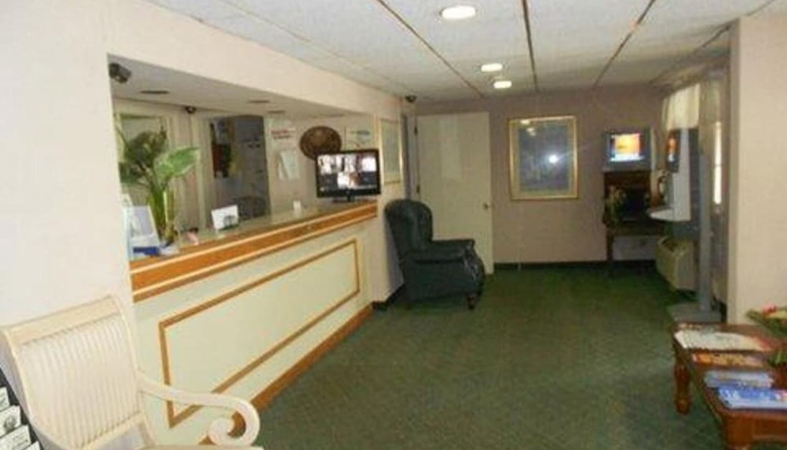 Hall - Economy Inn
