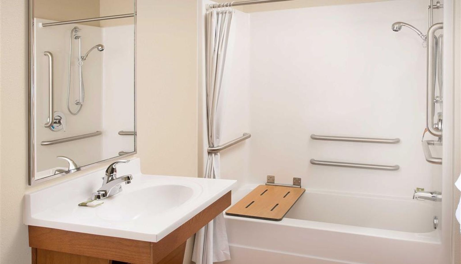Zimmer - WoodSpring Suites Chattanooga