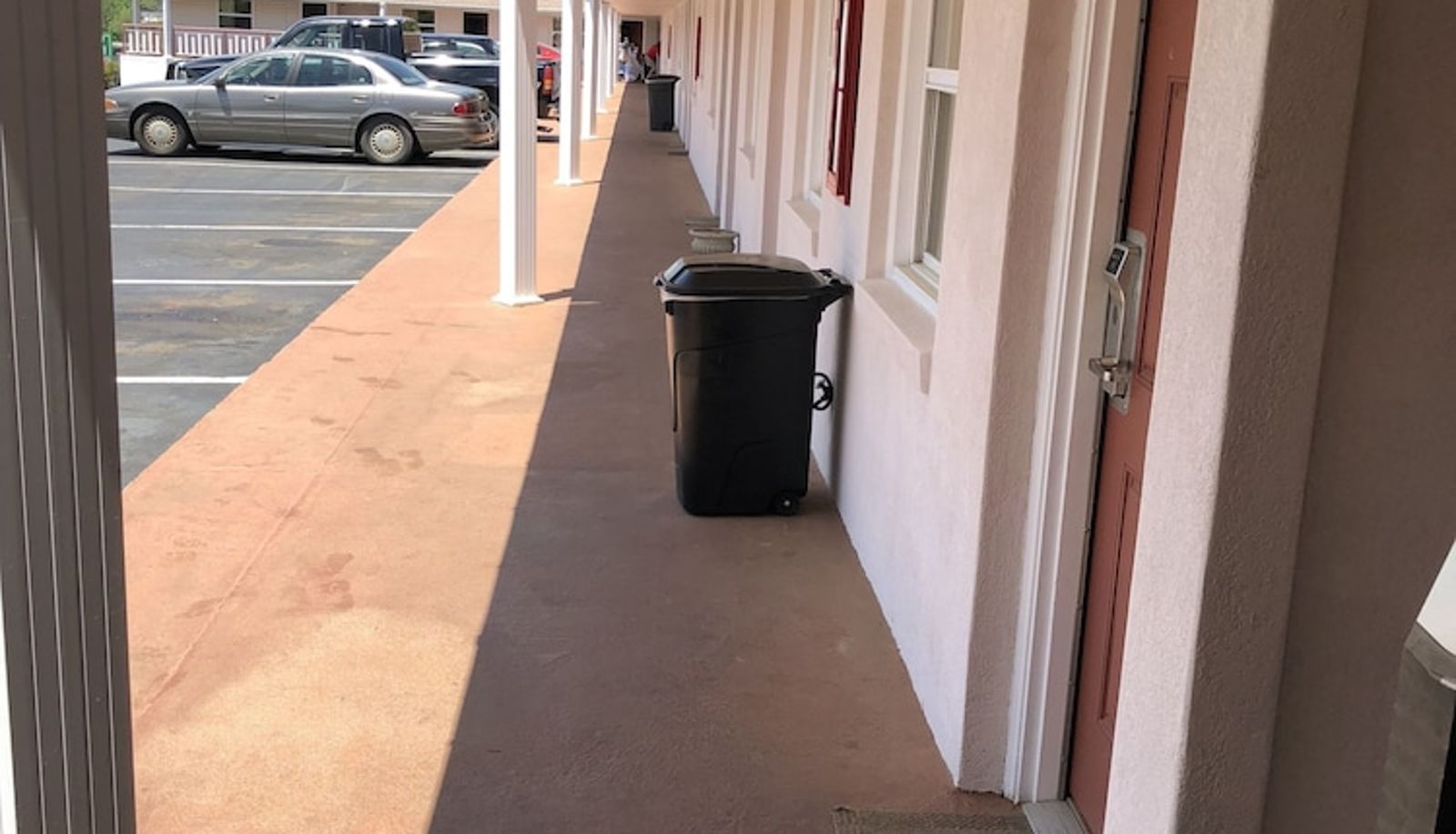 Hall - Budget Inn