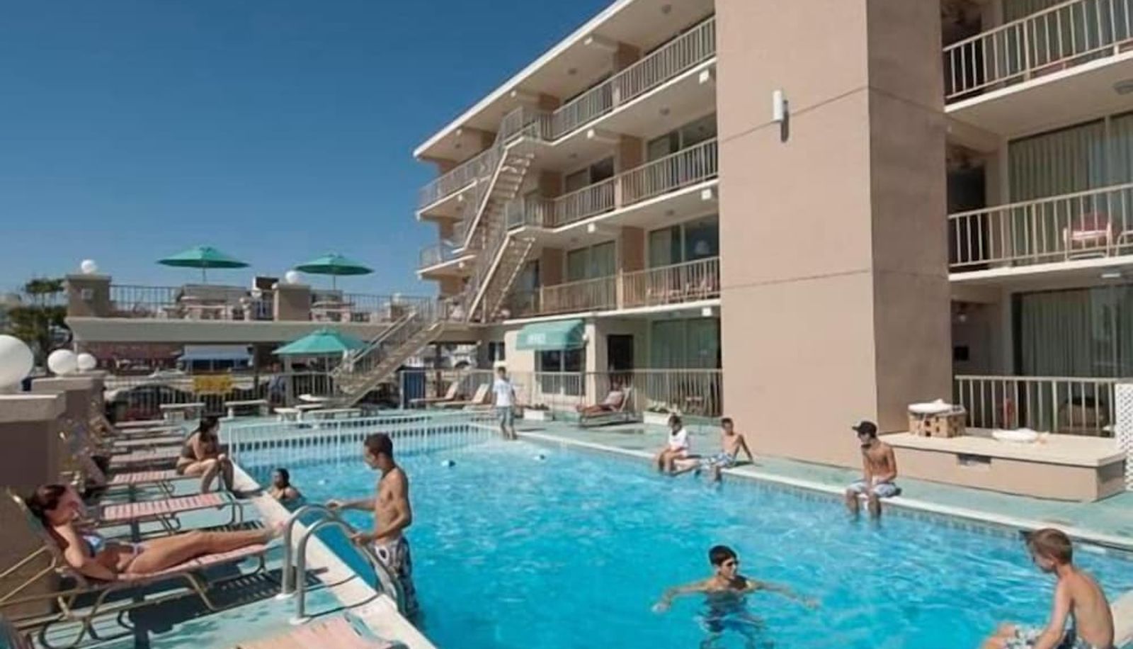 Pool - Aquarius Oceanfront Inn