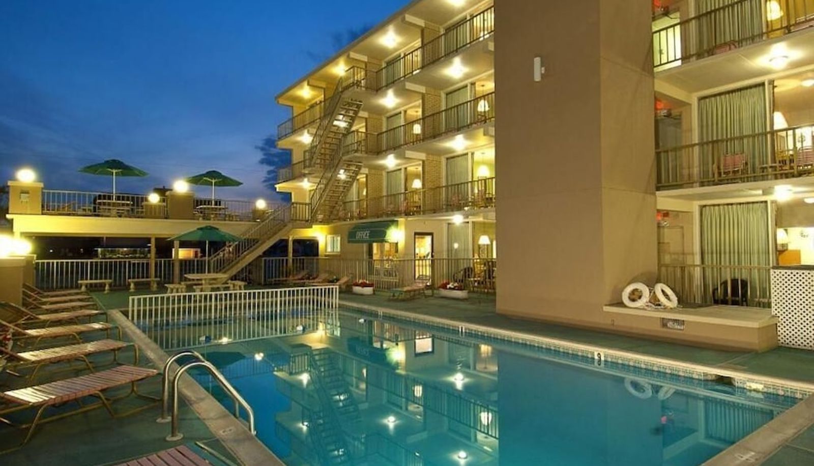 Pool - Aquarius Oceanfront Inn