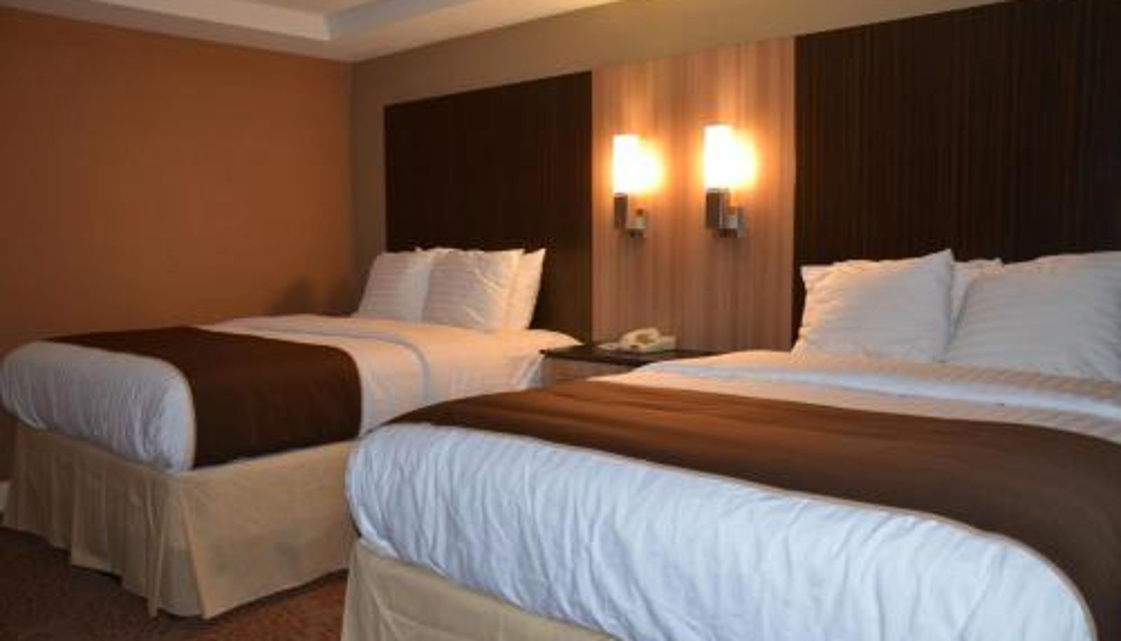 Room - Aashram Hotel by Niagara River