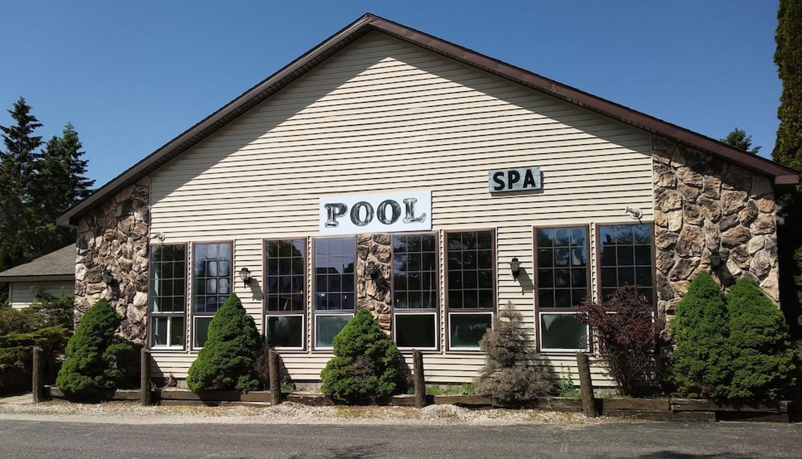 Pool - Driftwood Motel