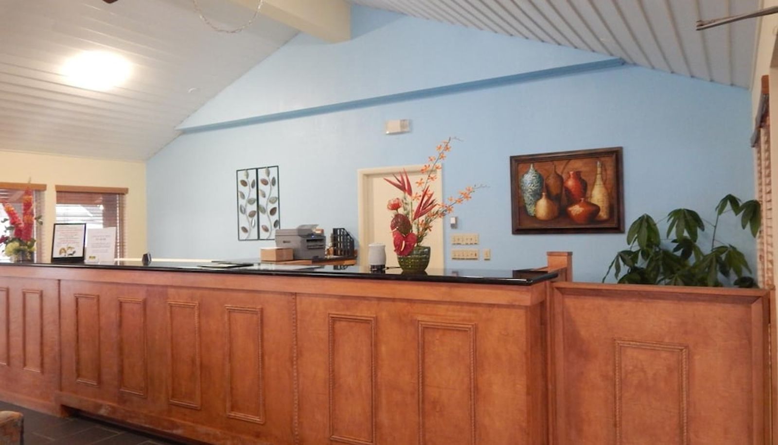Hall - Regency Inn lola Kansas