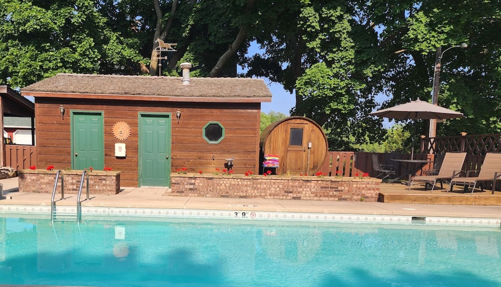 Zwembad - Chanticleer Guest House
