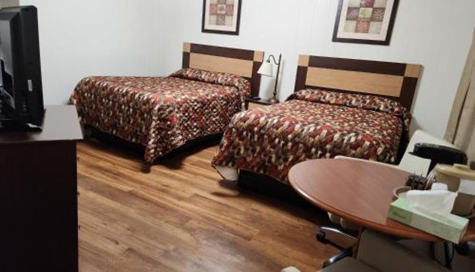 Room - Cortland Motel