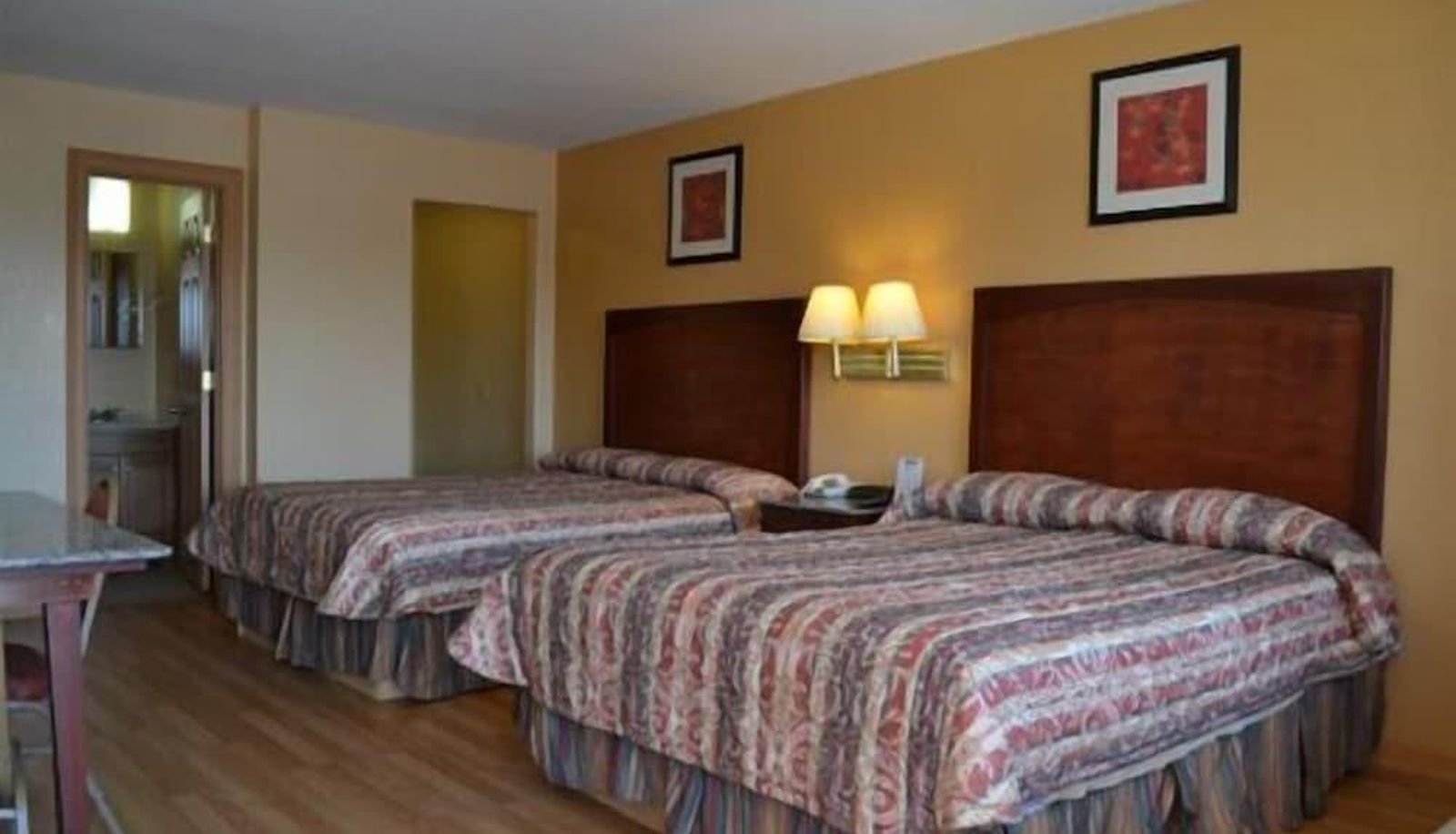 Camera standard - Deluxe Inn and Suites Weslaco