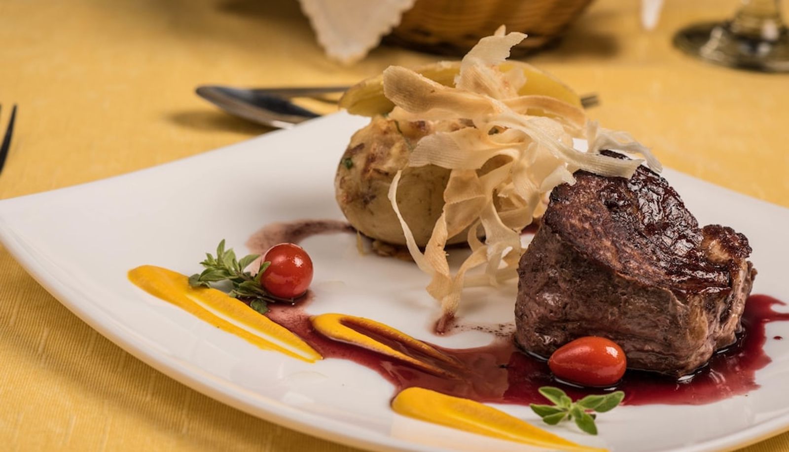 Restaurant - La Tour Hotel Boutique