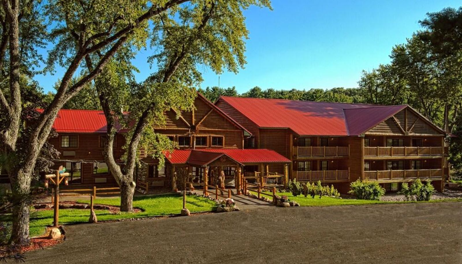 Hotel outdoor area - Meadowbrook Resort