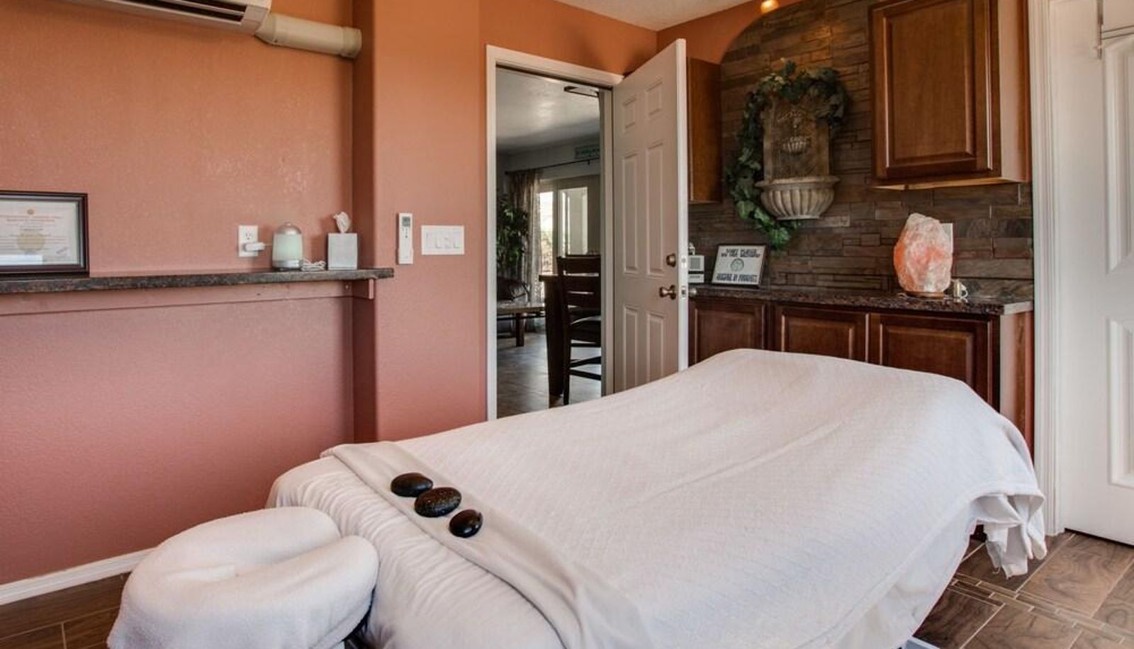 Massage room - Dream Manor Inn