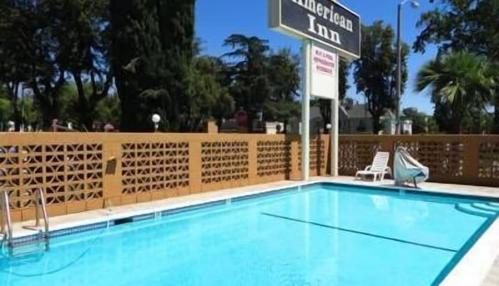Piscina - American Inn Ontario