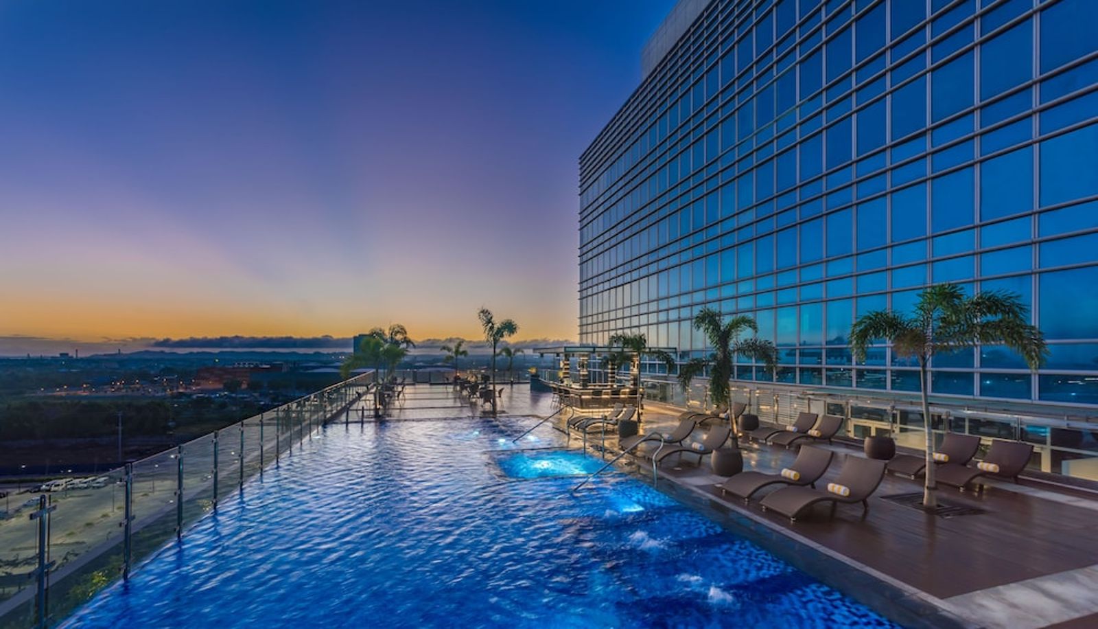 Piscina - Richmonde Hotel Iloilo