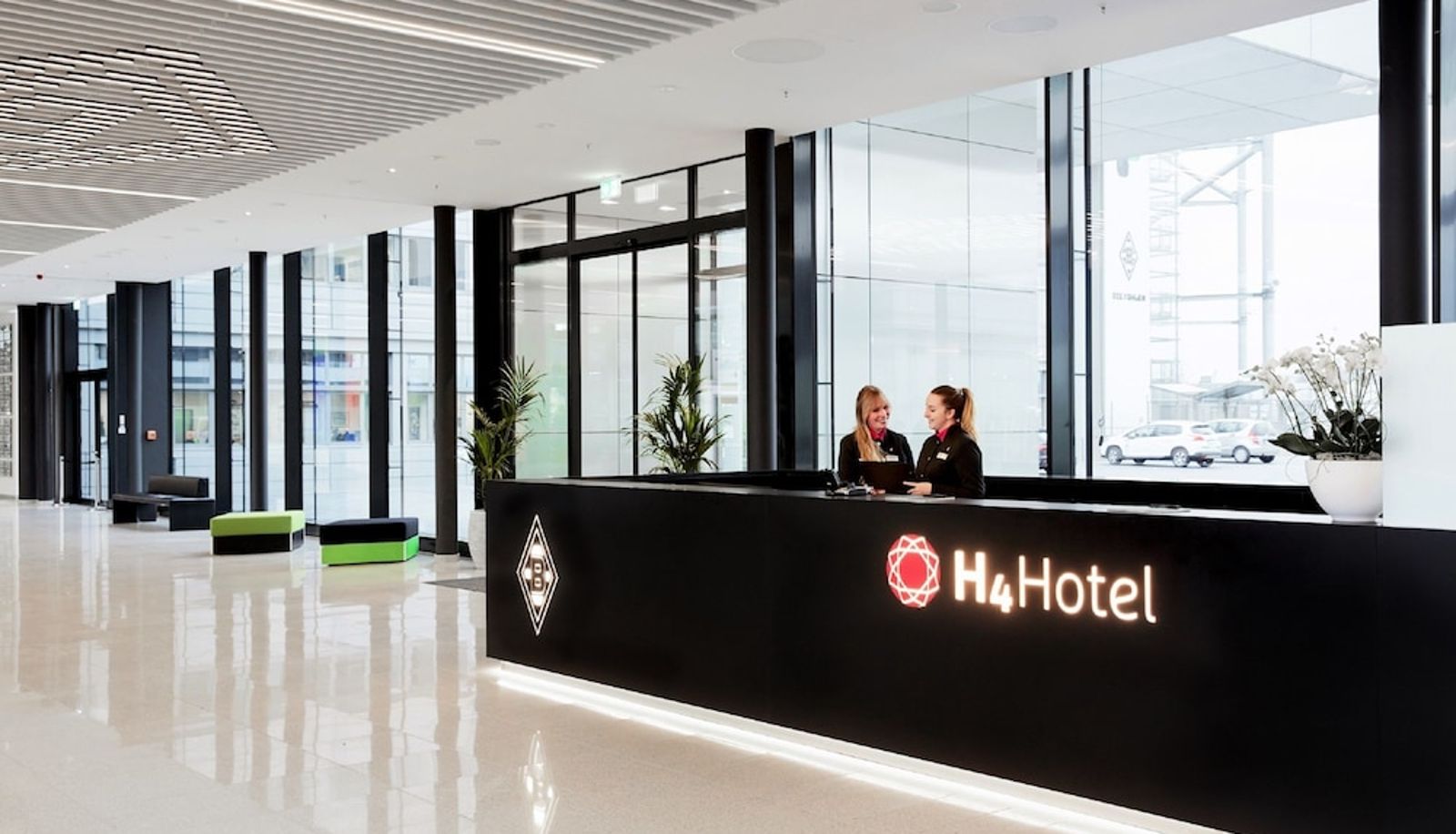 Recepción - H4 Hotel Moenchengladbach im BORUSSIA-PARK
