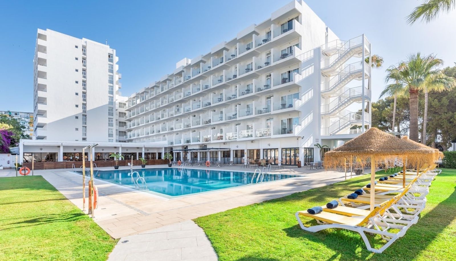 Piscina - Hotel San Fermín by Dorobe