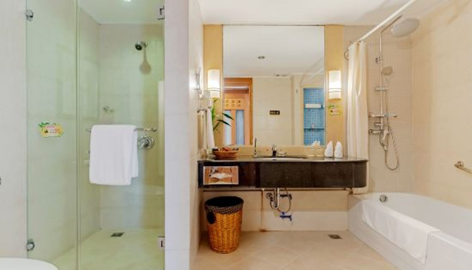 Room - Grand Hotel Overseas Traders Club