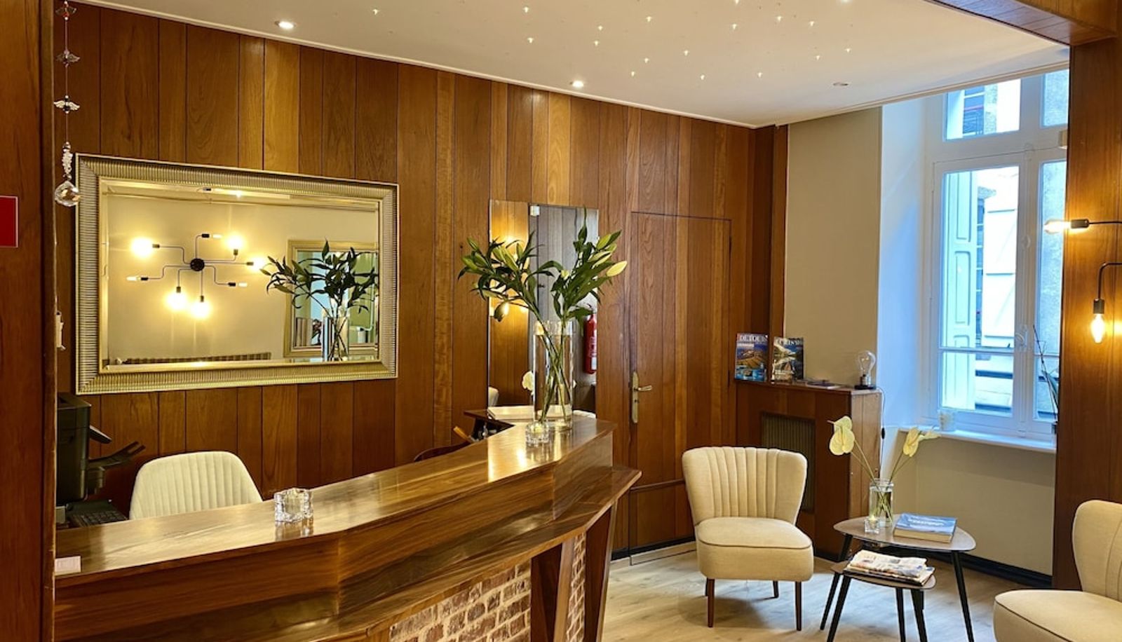 Recepción - Hotel Moderna