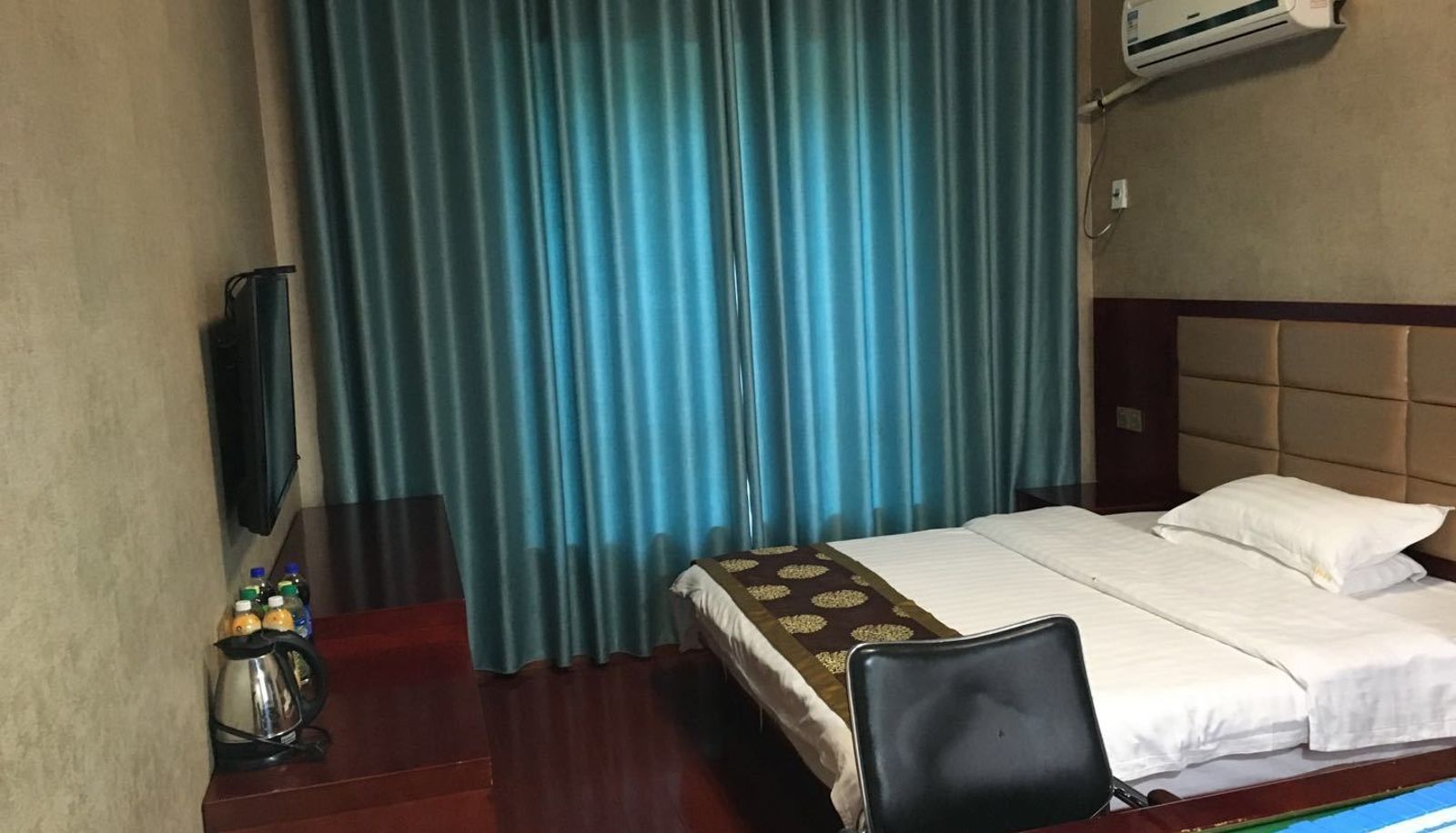 Zimmer - Caiyuan Business Hotel