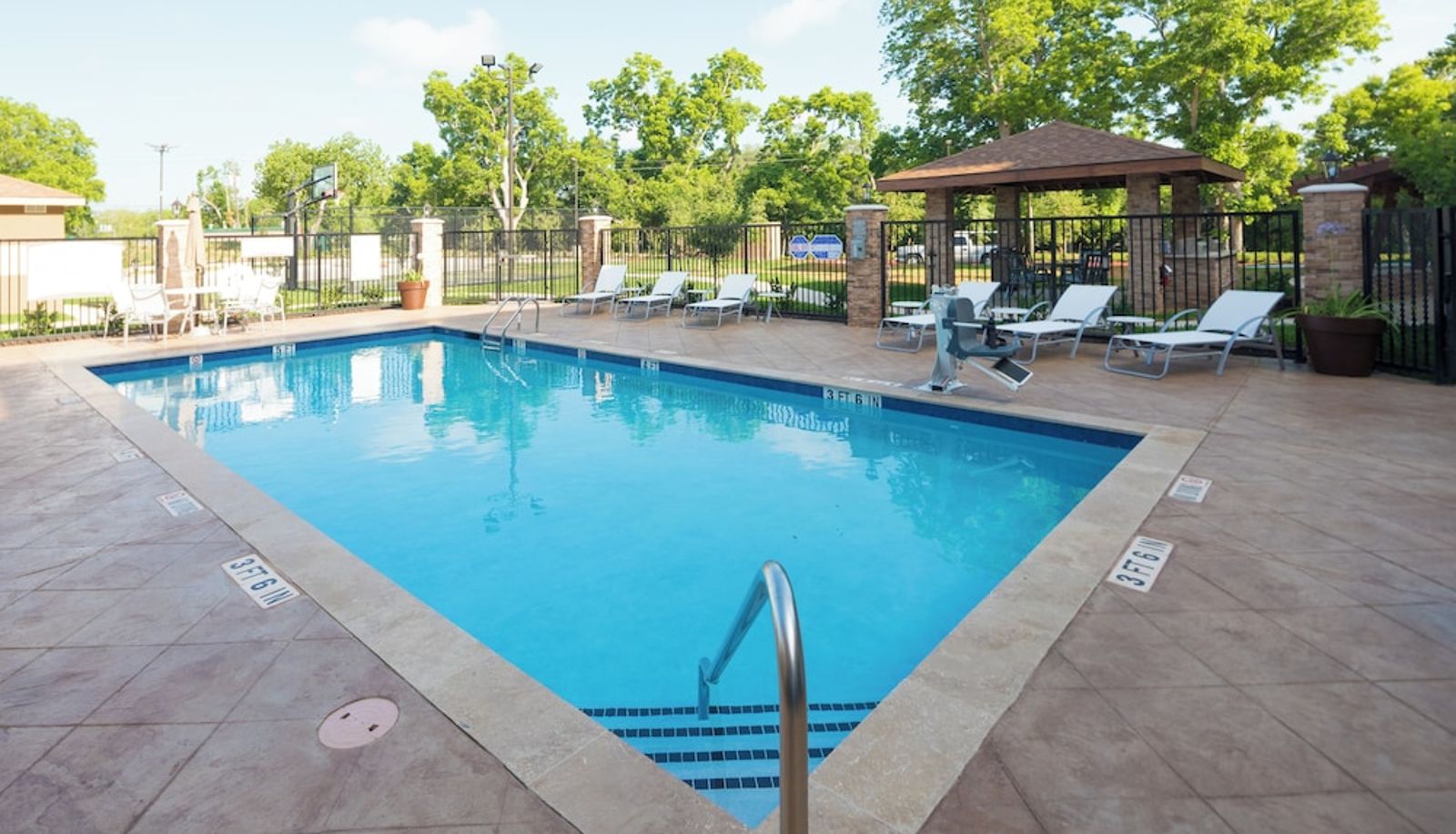 Pool - Staybridge Suites LAKE JACKSON by IHG