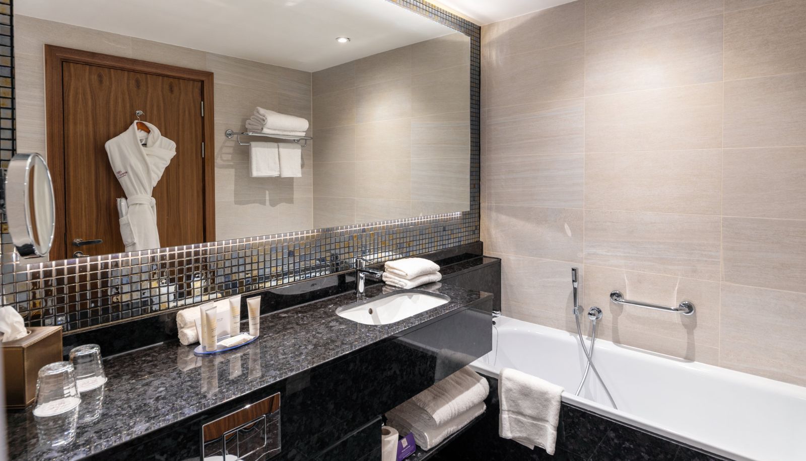 Room - Holiday Inn Express LONDON HEATHROW T4 by IHG