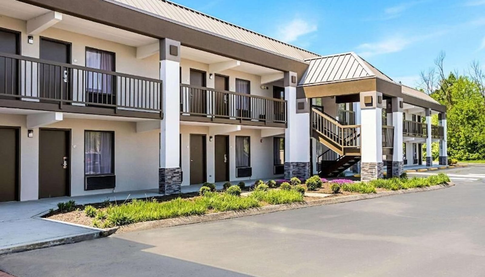 Info - Farragut Inn & Suites