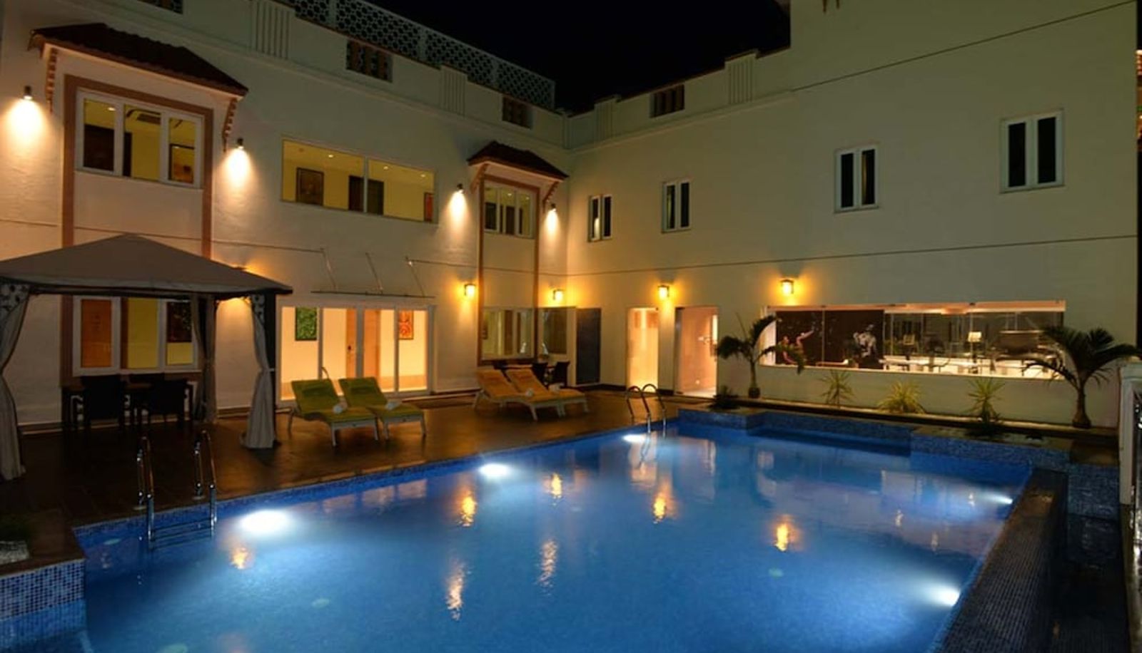 Zwembad - LEMON TREE HOTEL COIMBATORE