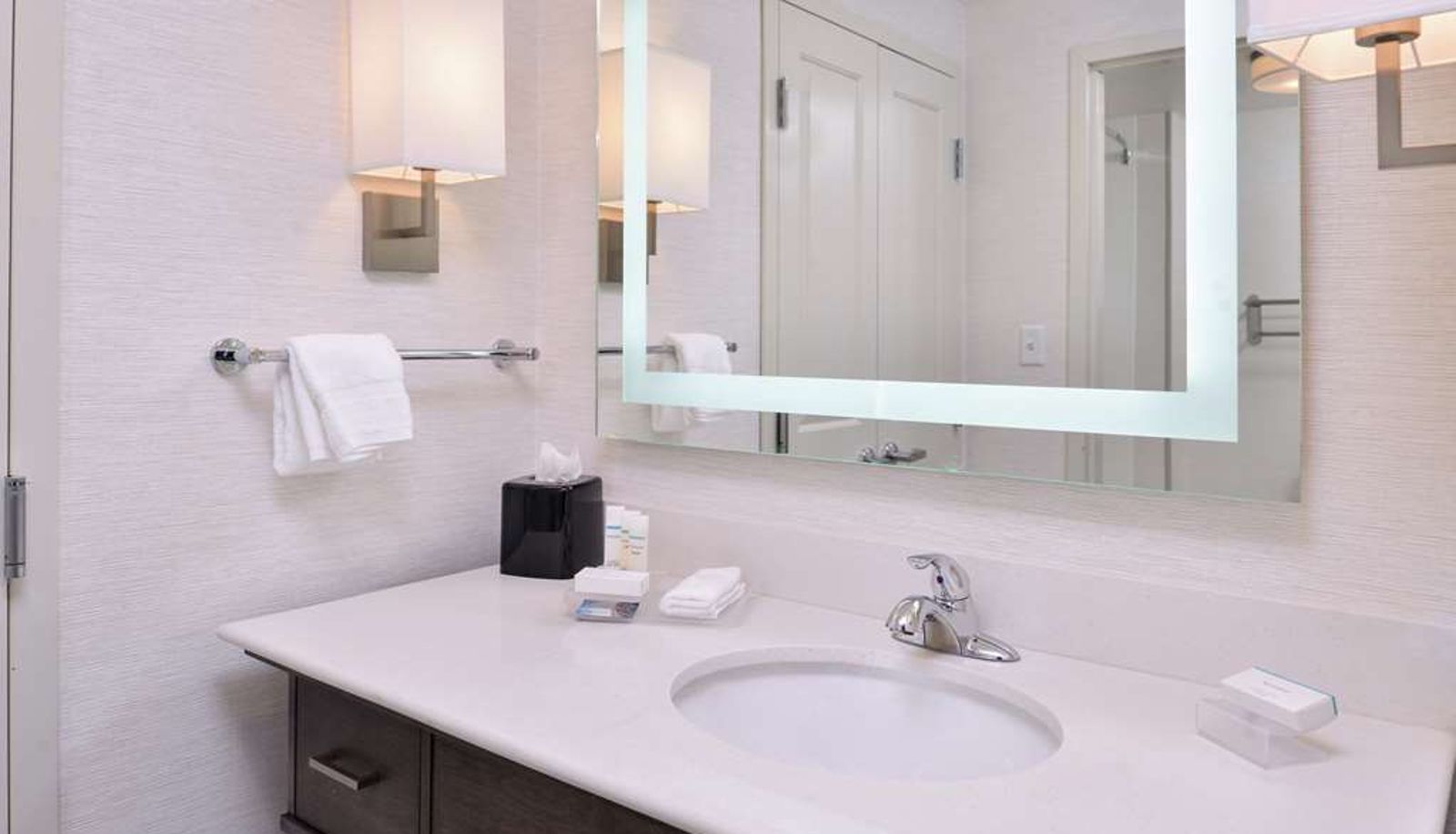 Room - Homewood Suites by Hilton - Des Moines Airport