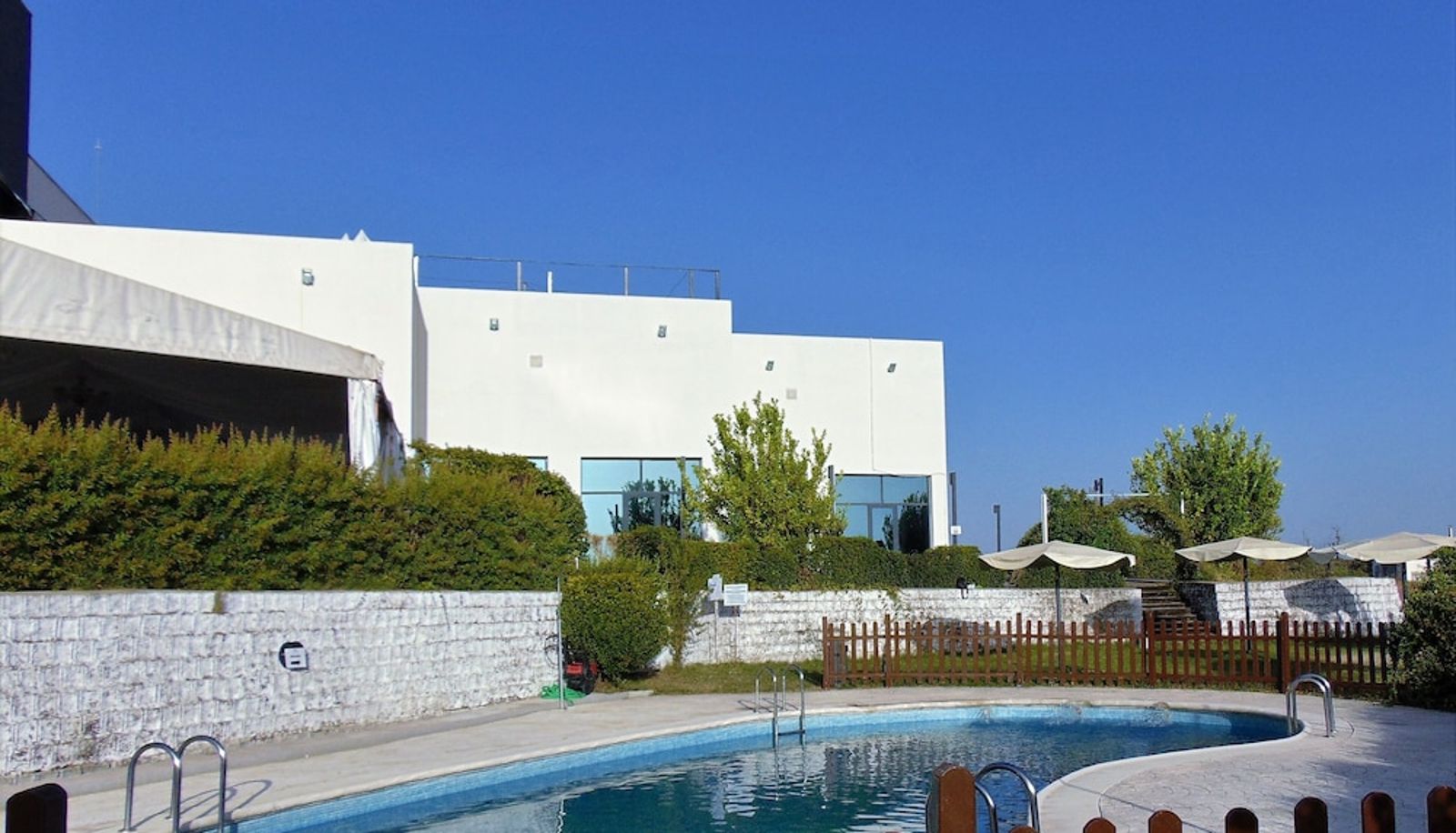 Piscina - Hotel Valles de Gredos