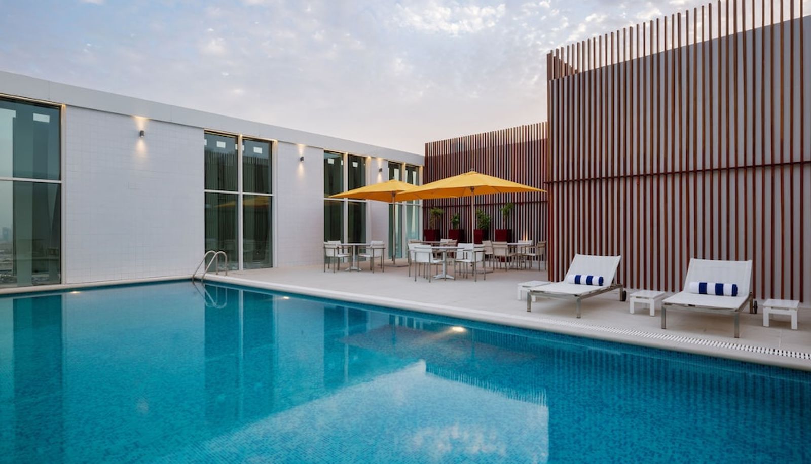 Piscina - Staybridge Suites AL KHOBAR by IHG