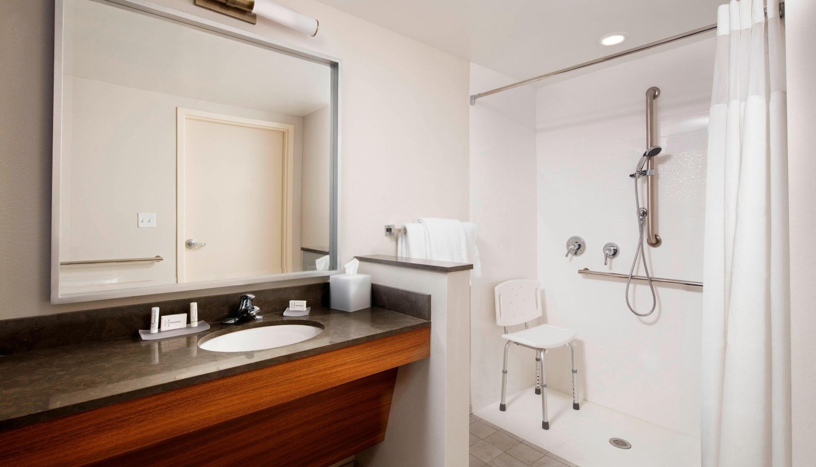 Room - Fairfield Inn and Suites by Marriott Louisville Northeast