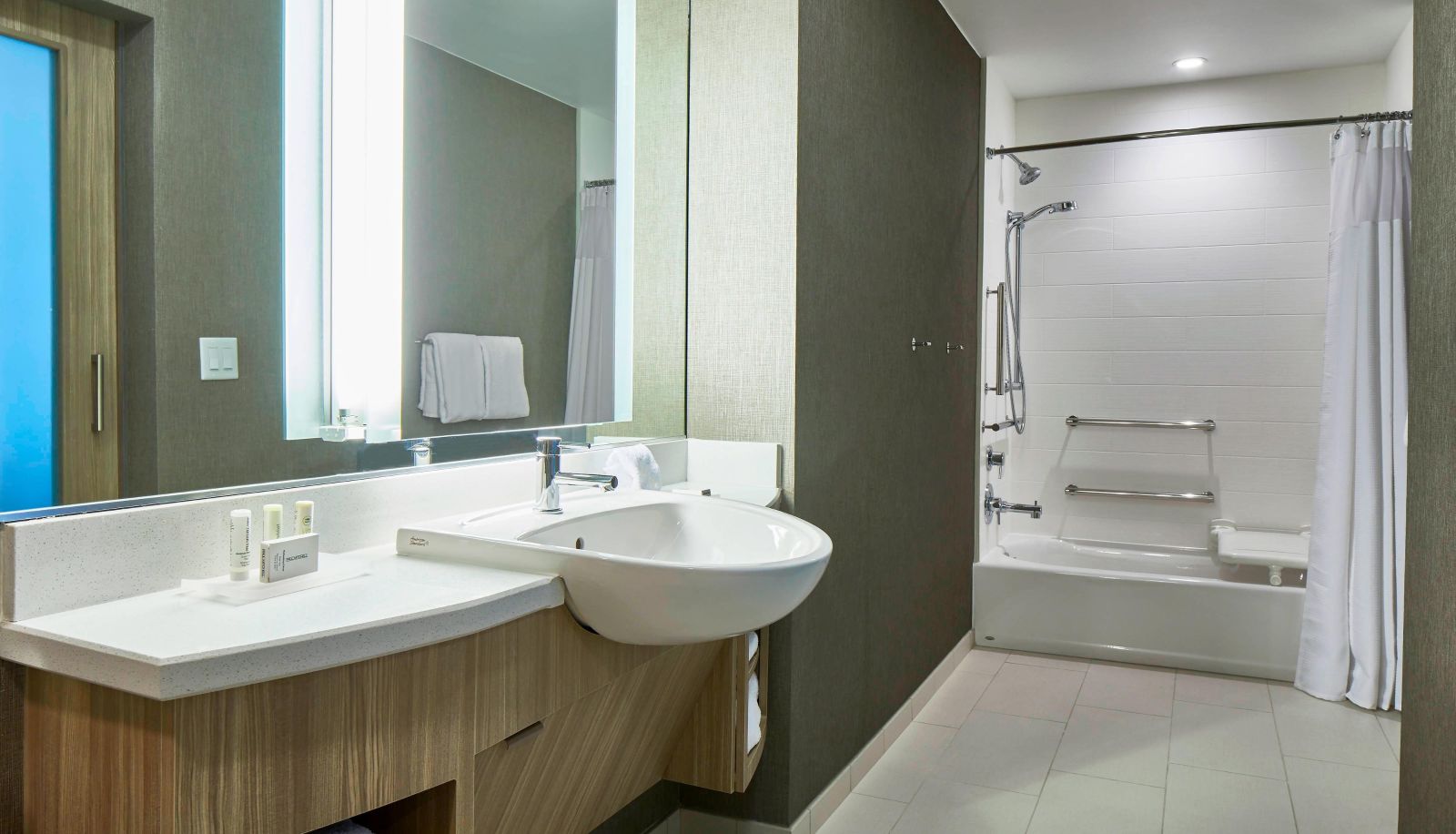 Zimmer - SpringHill Suites by Marriott Nashville Downtown Convention Center