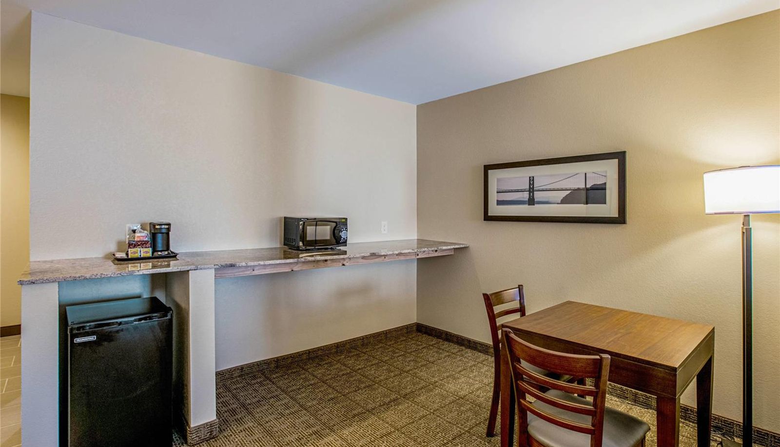 Zimmer - Comfort Suites Fishkill near Interstate 84