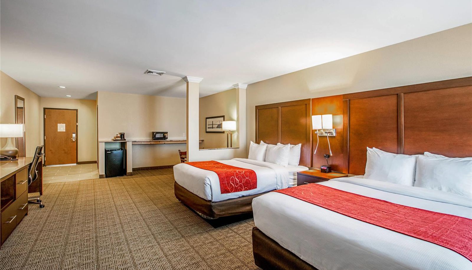 Room - Comfort Suites Fishkill near Interstate 84
