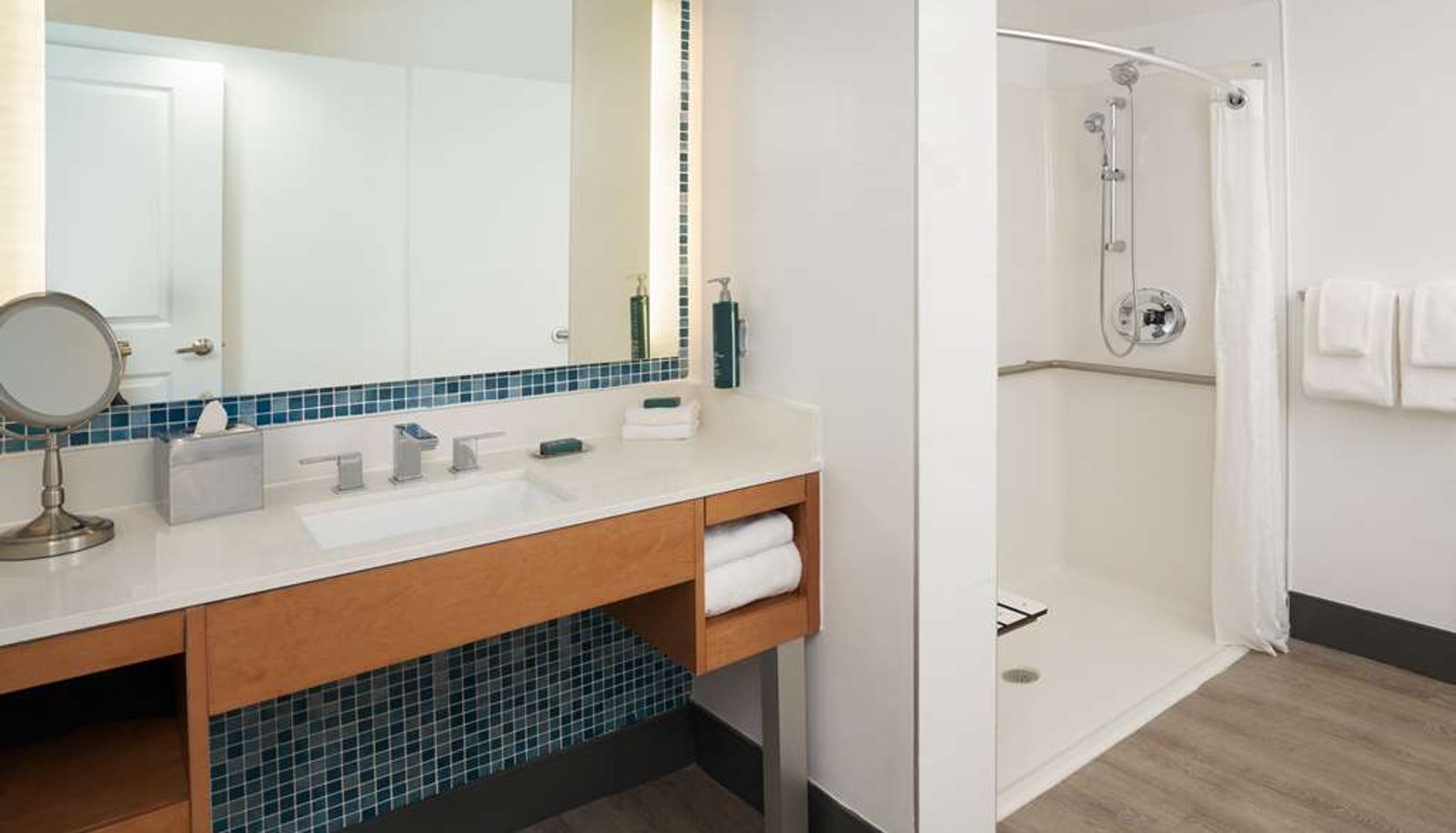 Zimmer - DoubleTree by Hilton Miami North I-95