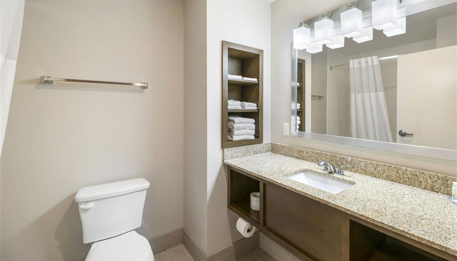 Camera - Quality Inn & Suites Carlsbad Caverns Area