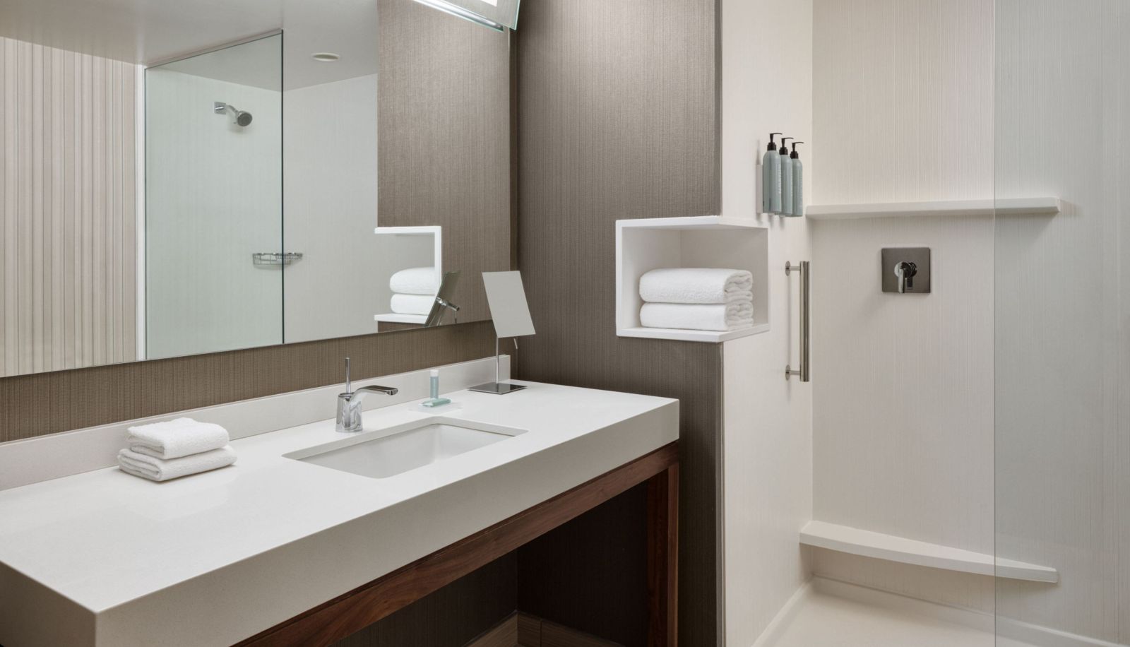 Zimmer - Courtyard by Marriott Prince George
