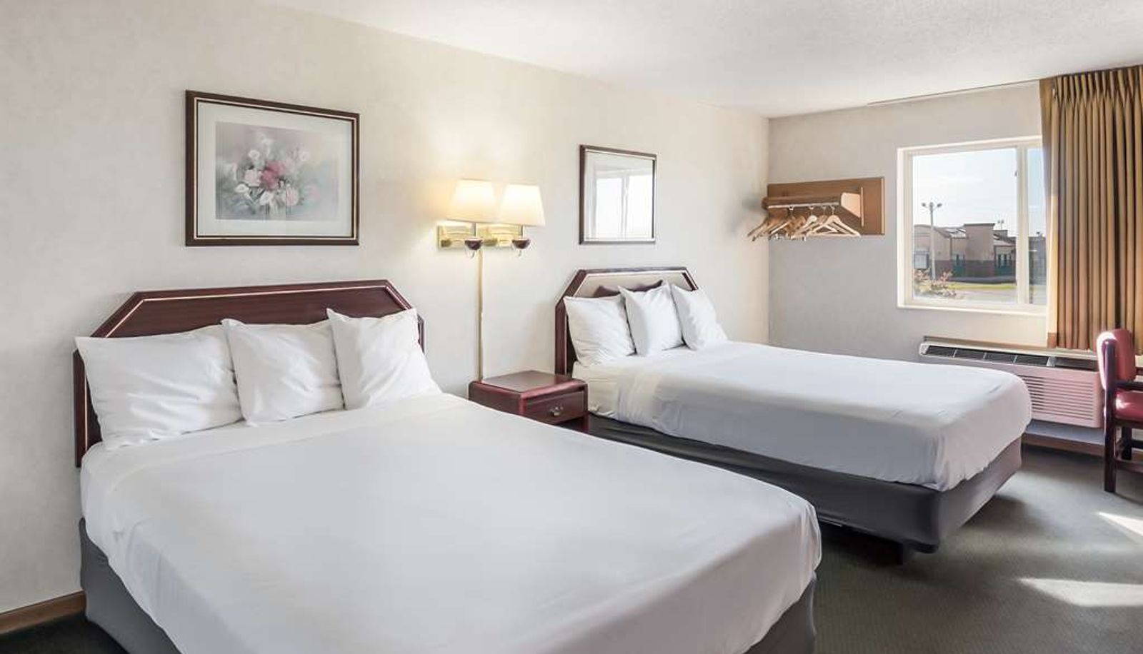 Quadruple room - Americas Best Value Inn Wenona
