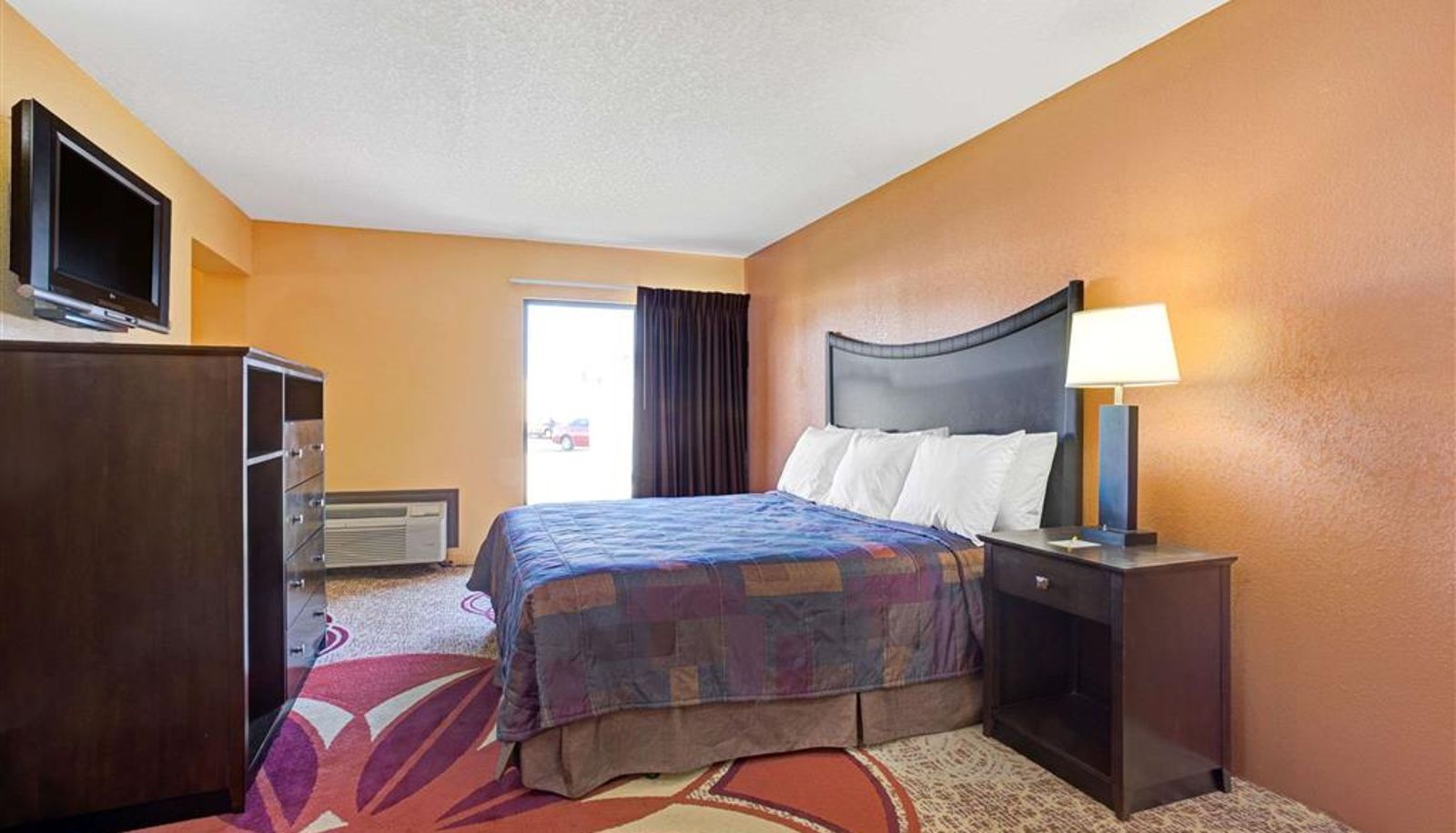Pokój - Days Inn & Suites by Wyndham Tampa/Fairground/Casino Area