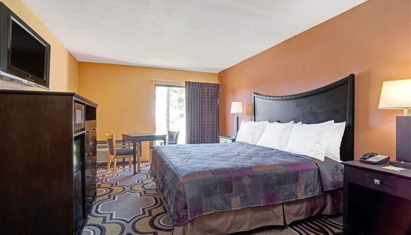 Pokój - Days Inn & Suites by Wyndham Tampa/Fairground/Casino Area