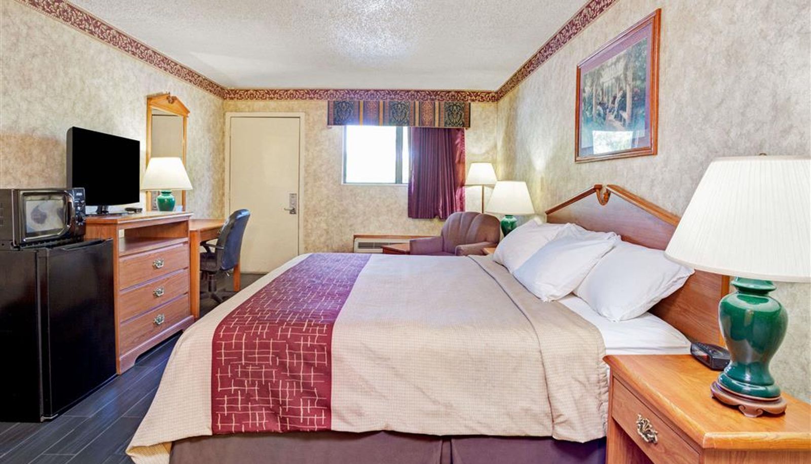 Room - Days Inn & Suites by Wyndham Monroe