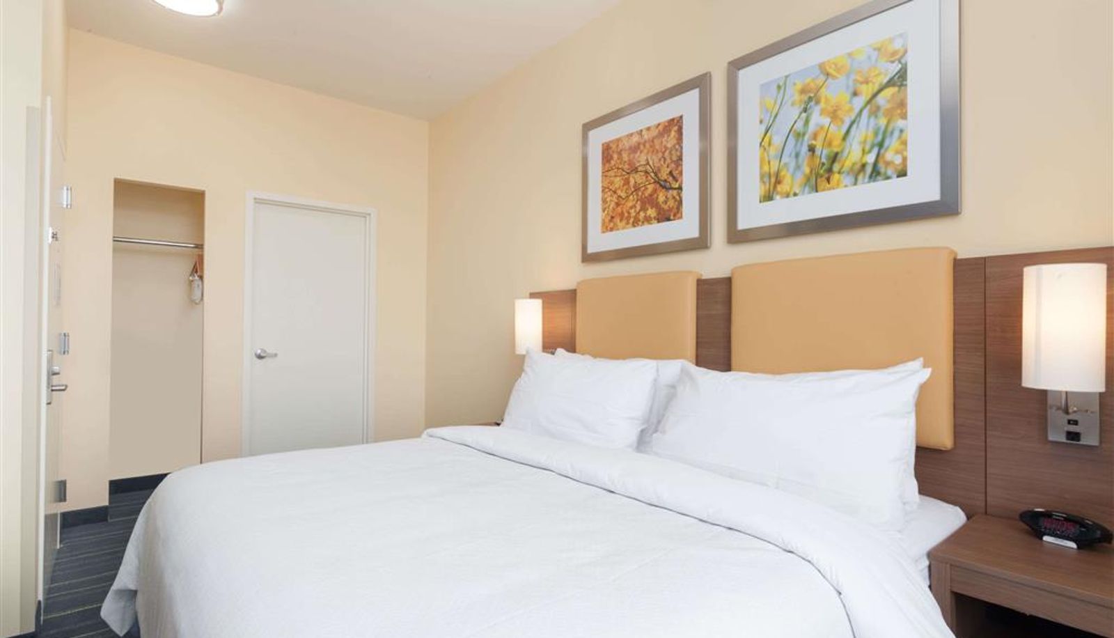 Camera - Days Inn by Wyndham Brooklyn Crown Heights
