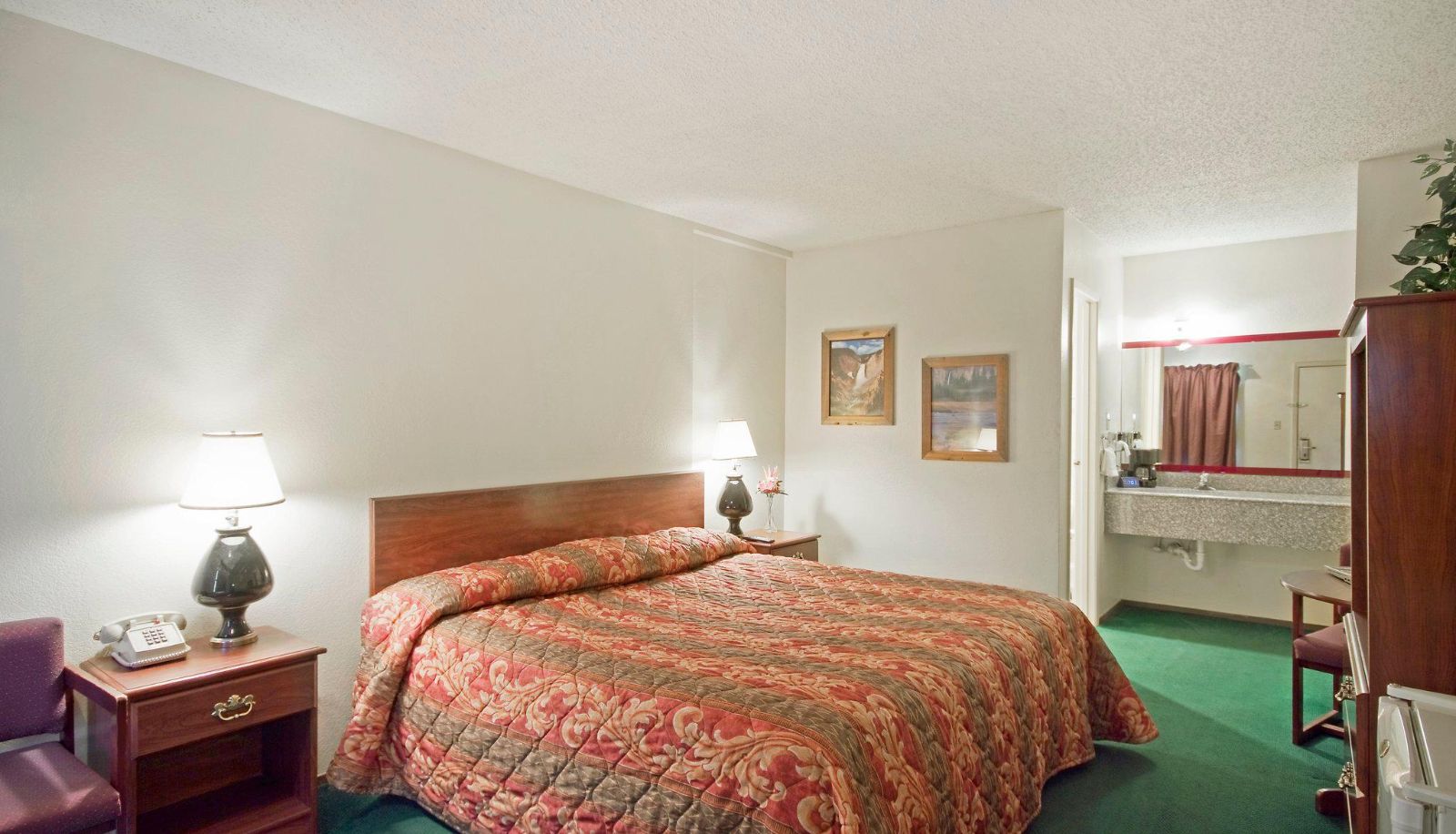 Zimmer - KNIGHTS INN THOMSON