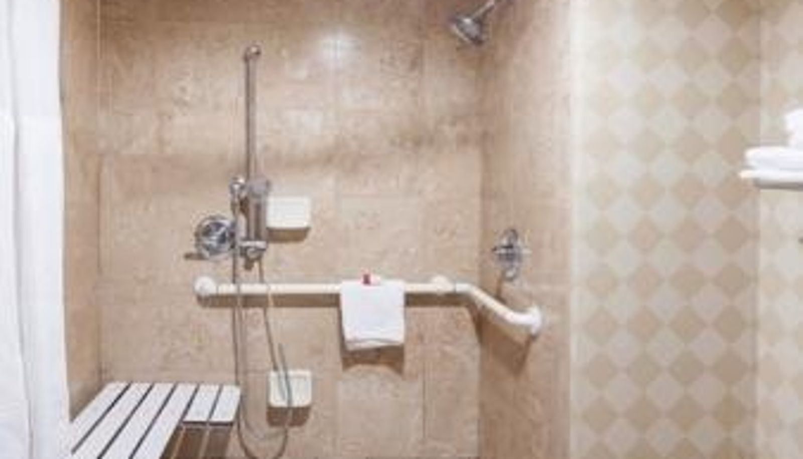 Kamer - Ramada by Wyndham San Diego National City