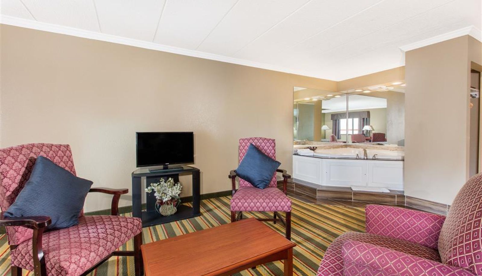 Suite - Super 8 by Wyndham Frederick