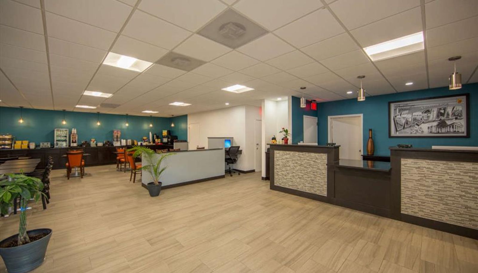 Hall - Super 8 by Wyndham Alexandria/Washington D.C. Area