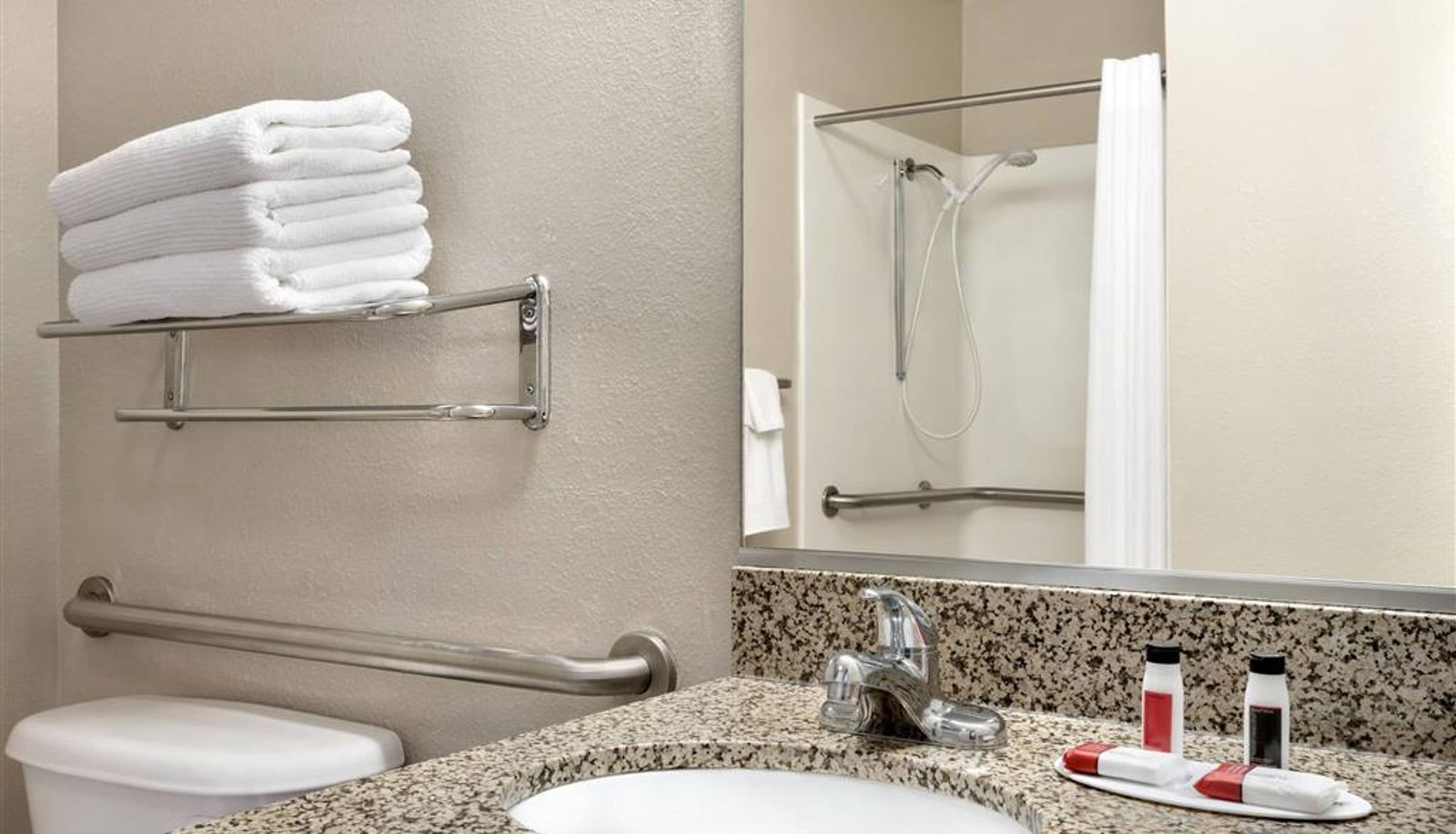 Zimmer - Travelodge by Wyndham Clinton Valley West Court