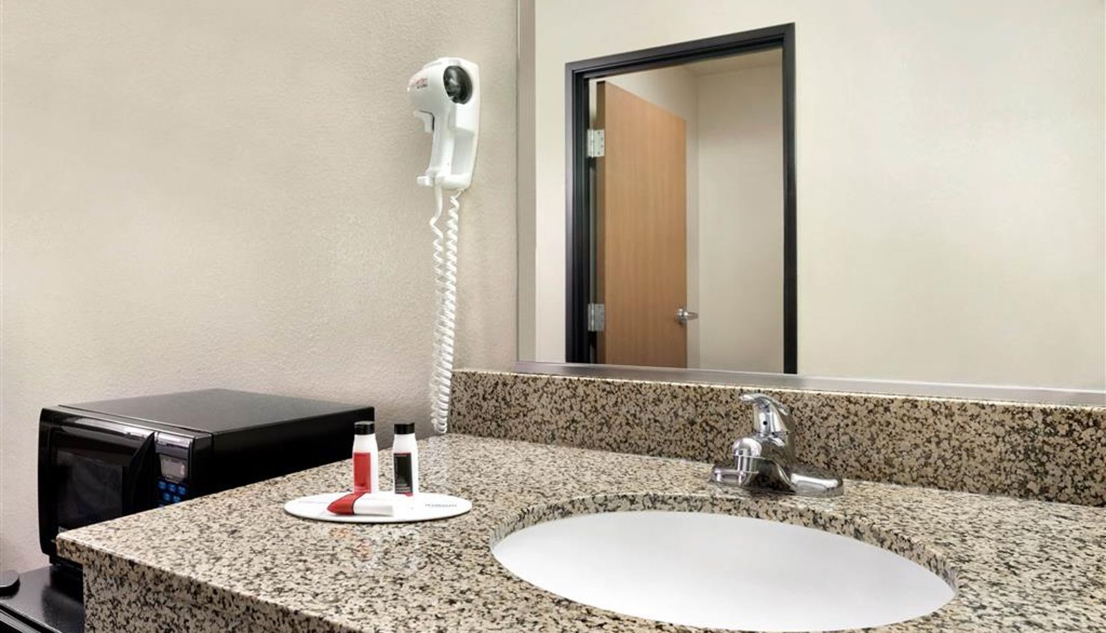 Zimmer - Travelodge by Wyndham Clinton Valley West Court
