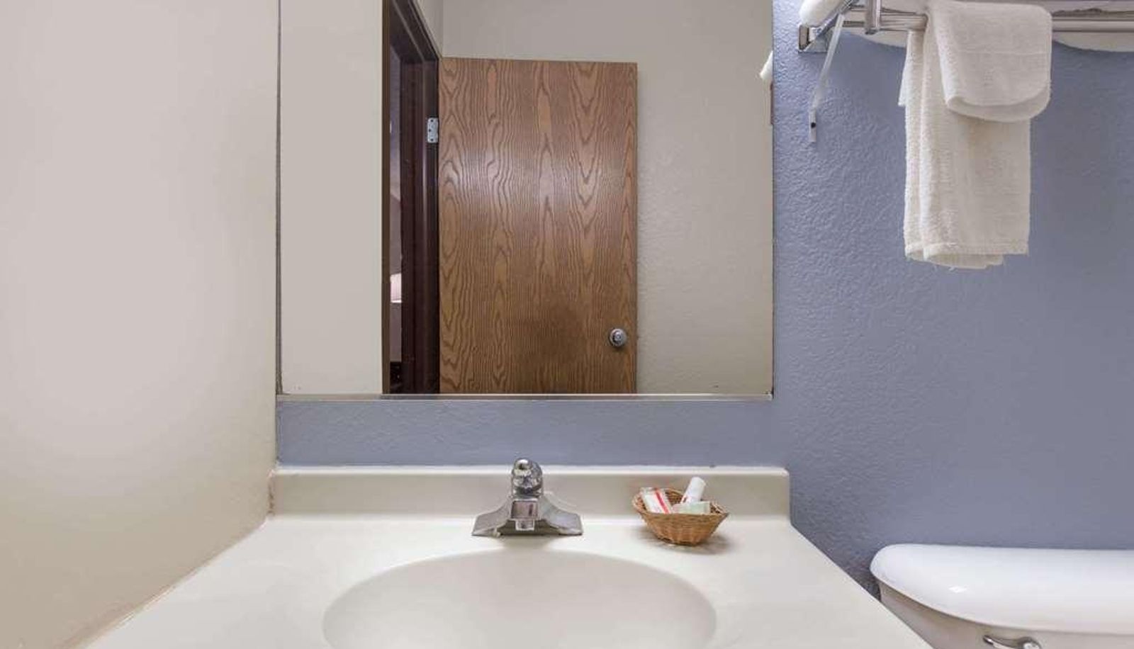 Kamer - Super 8 by Wyndham Fei County New Bus Station Household Sq.