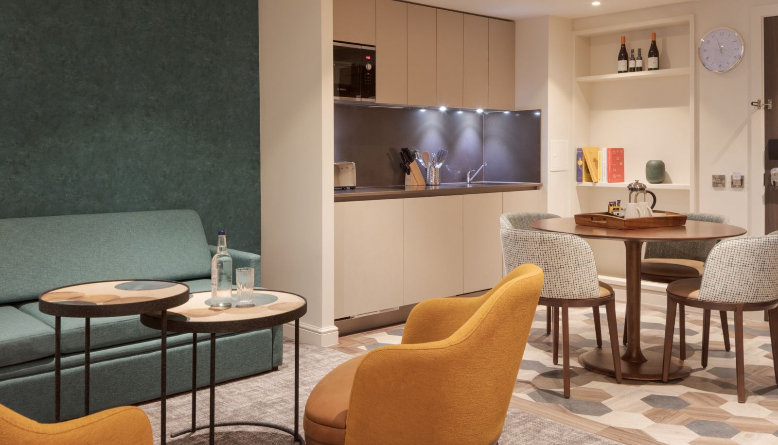 Zimmer - Staybridge Suites LONDON - HEATHROW BATH ROAD by IHG