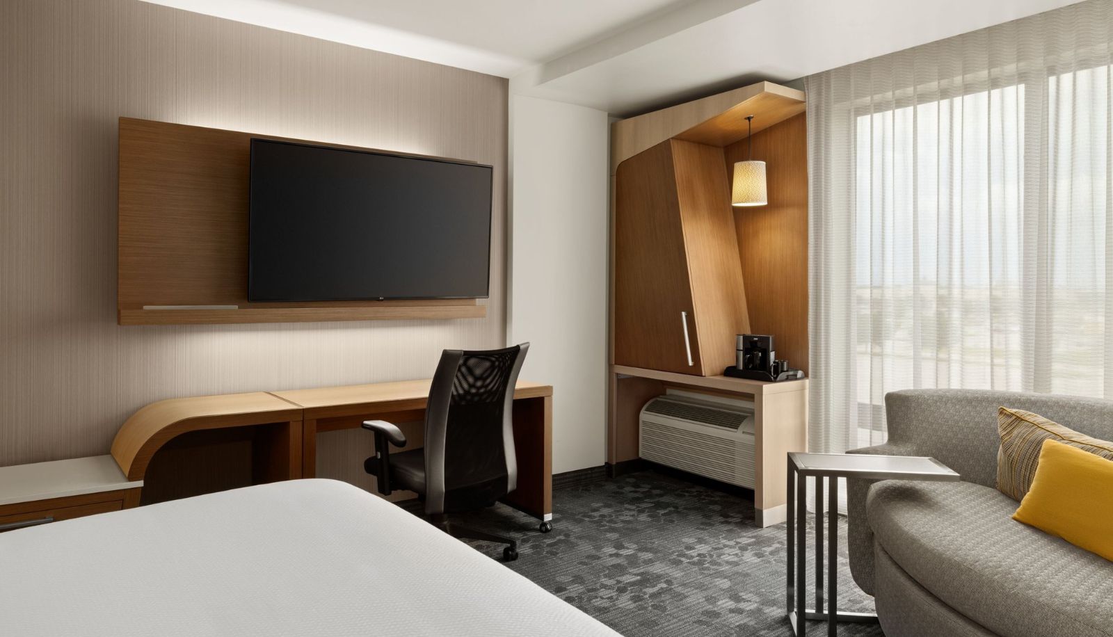 Room - Courtyard by Marriott Omaha East-Council Bluffs IA